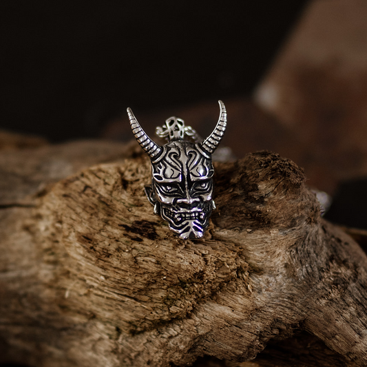 Akuryō – Silver Demon Shogun Mask Pendant Necklace in Stainless Steel