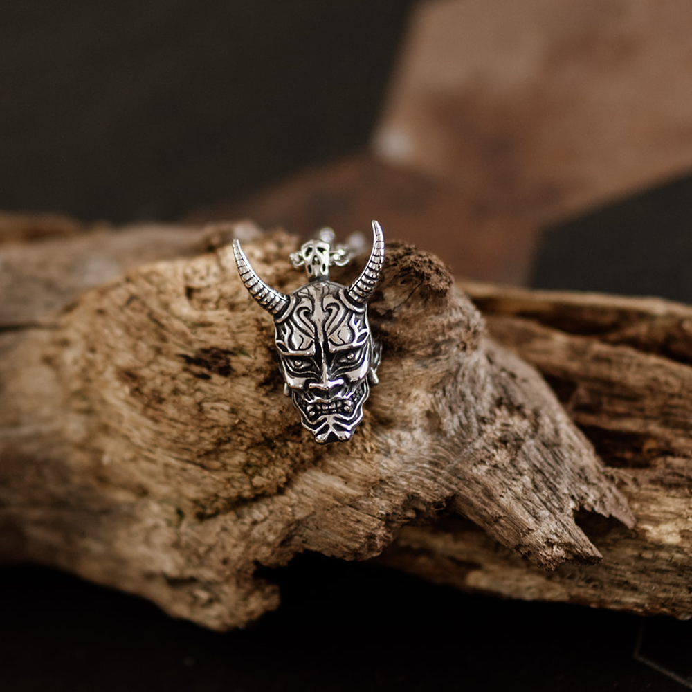 Akuryō – Silver Demon Shogun Mask Pendant Necklace in Stainless Steel