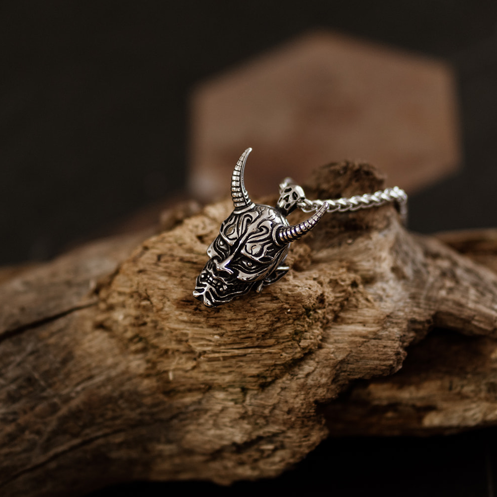 Akuryō – Silver Demon Shogun Mask Pendant Necklace in Stainless Steel