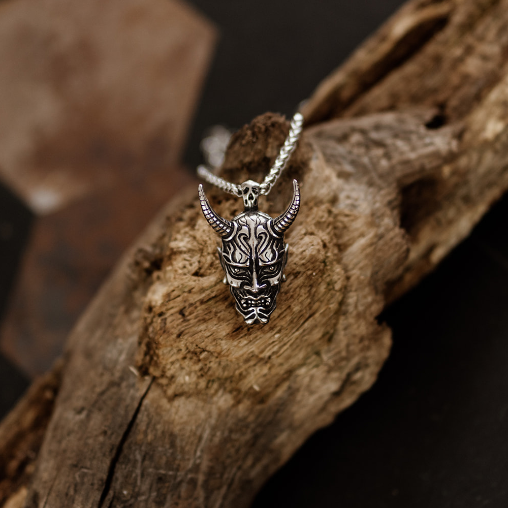 Akuryō – Silver Demon Shogun Mask Pendant Necklace in Stainless Steel