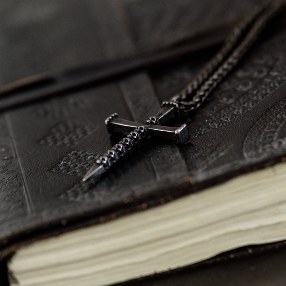 Sevendeath Cross – Gothic Skull Cross Pendant and Chain Necklace in Stainless Steel